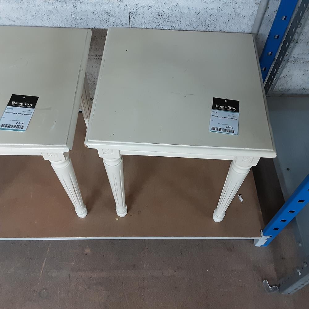 PETITE TABLE BASSE CARREE