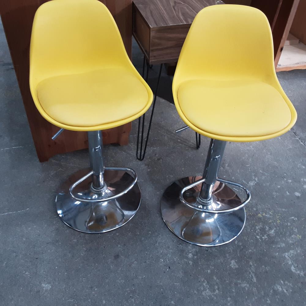 TABOURET DE BAR JAUNE