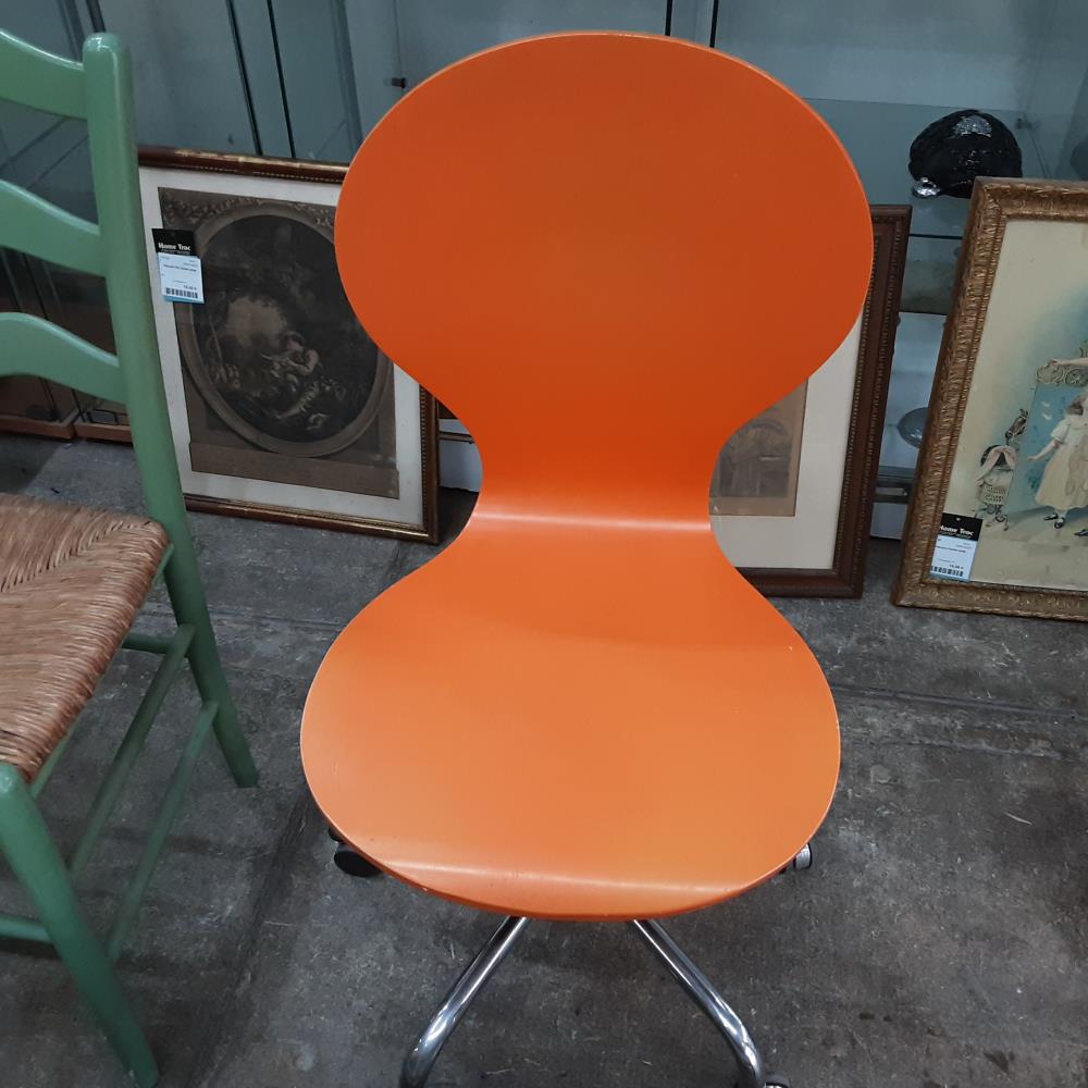 CHAISE A ROULETTES ORANGE 