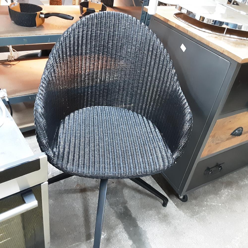 CHAISE TRESSÉE SHEPARD