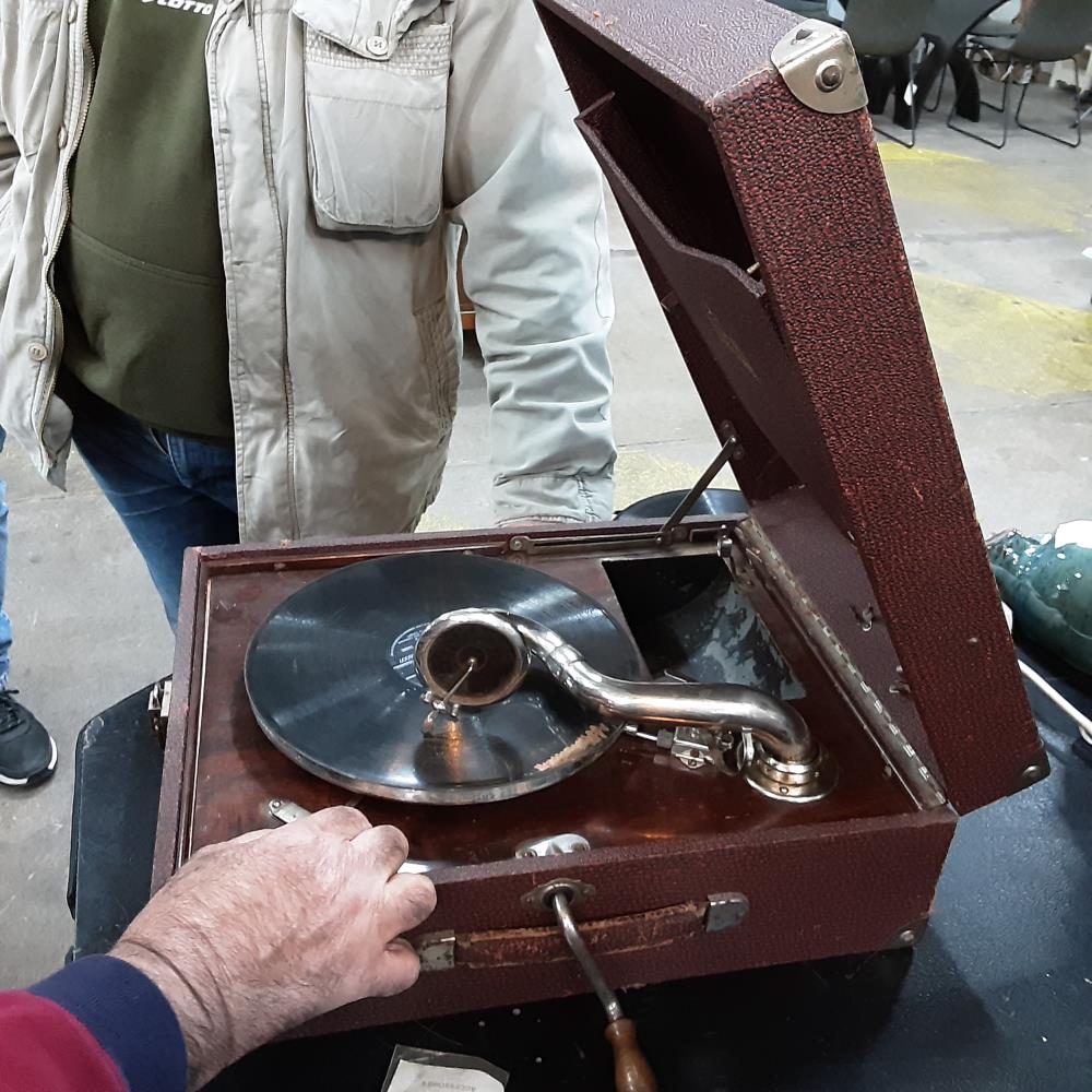 TOURNE DISQUE ANCIEN