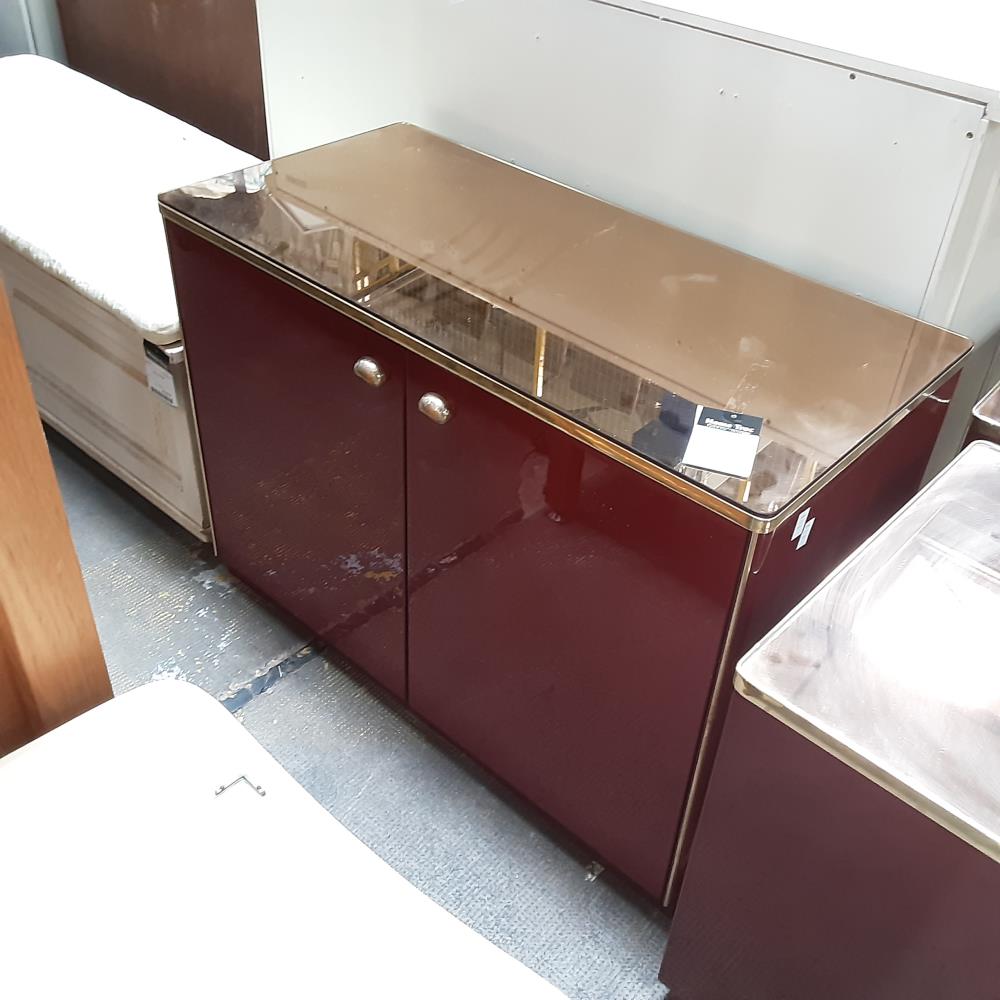 MEUBLE 2 PORTES BORDEAUX VERRE