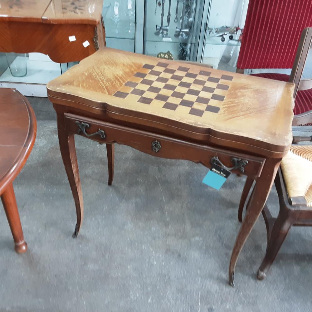 TABLE DE JEU ANCIENNE EN L’ETAT 