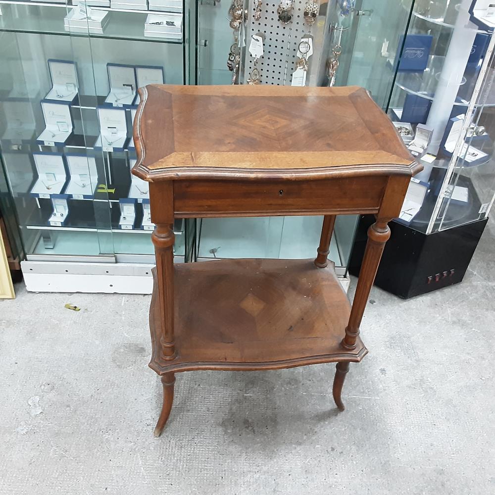 TRAVAILLEUSE ANCIENNE 