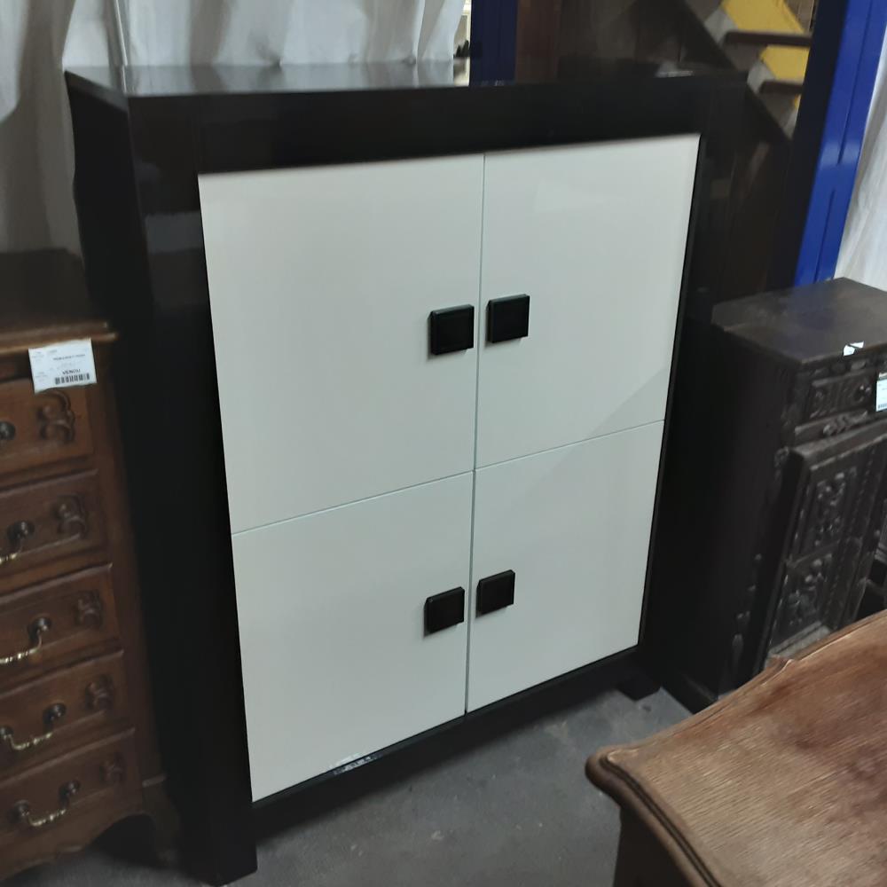 MEUBLE  NOIR ET BLANC 