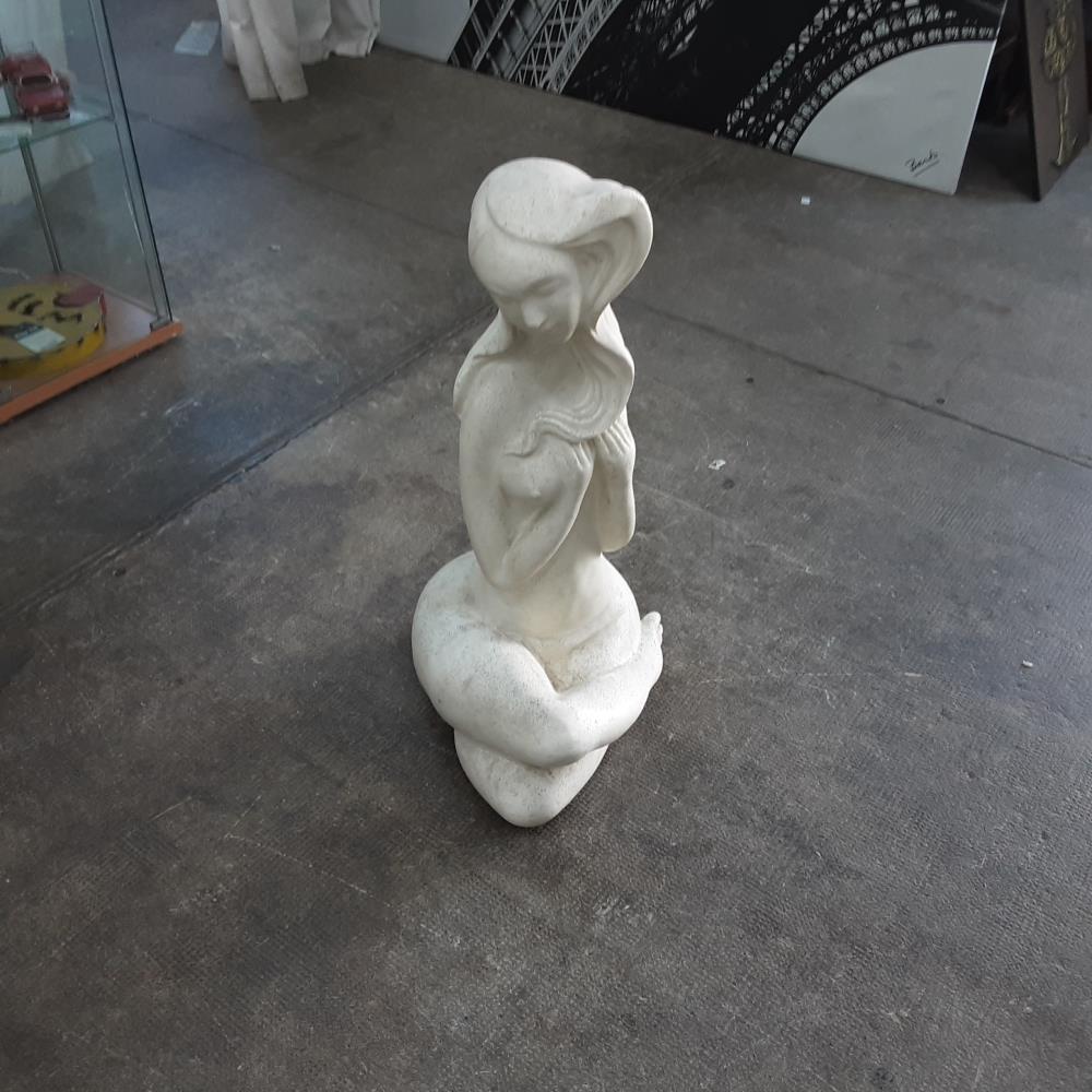 STATUE FEMME 