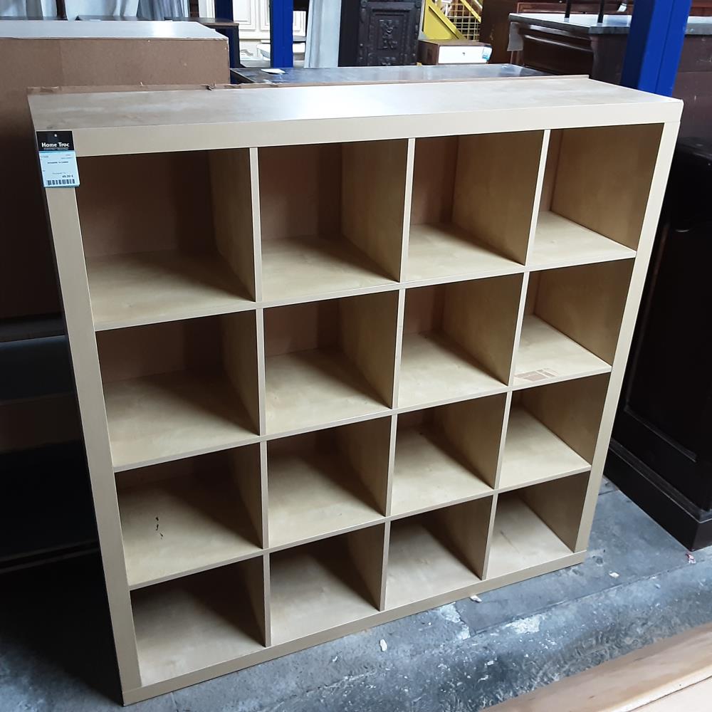ETAGERE 16 CASES 