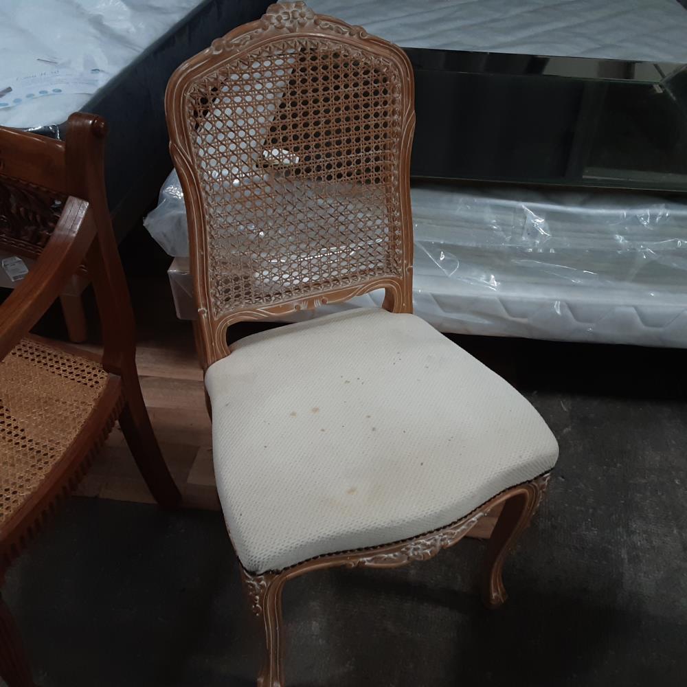 CHAISE’BEIGE EN L’ETAT 