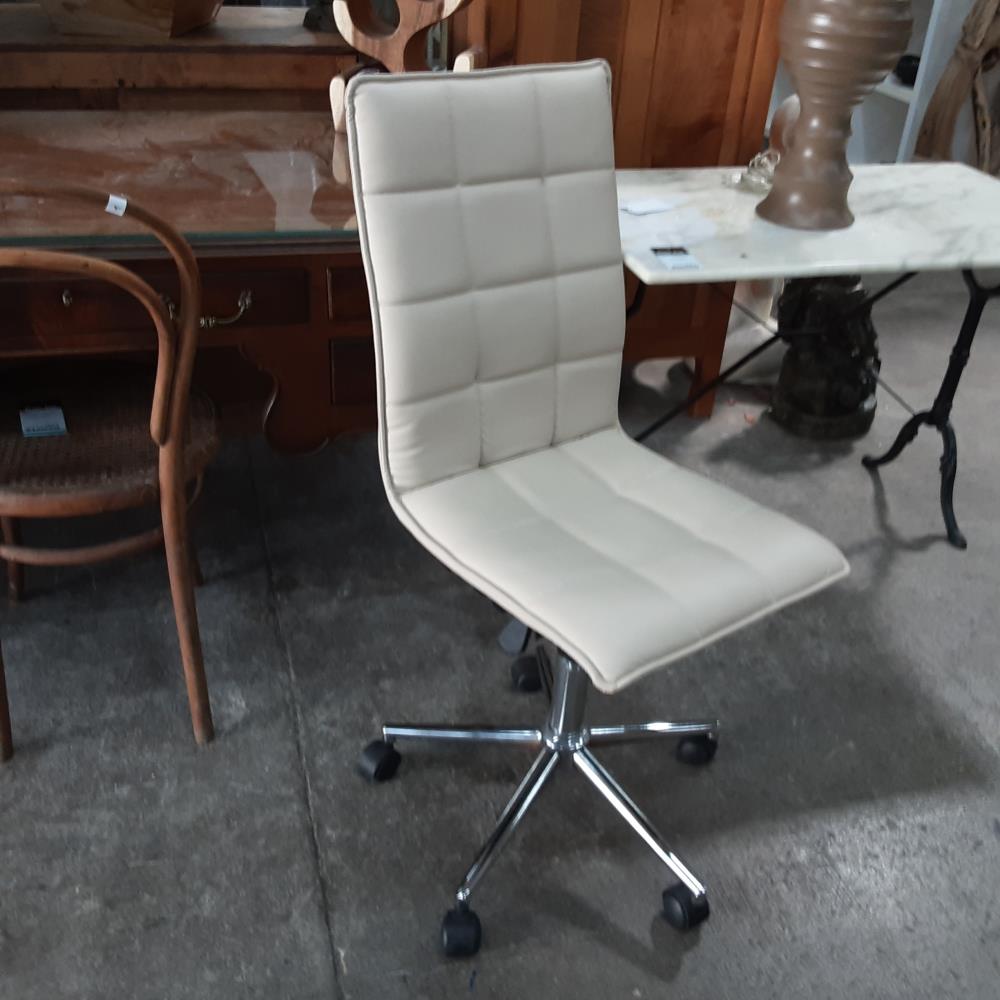 FAUTEUIL DE BUREAU A ROULETTES 