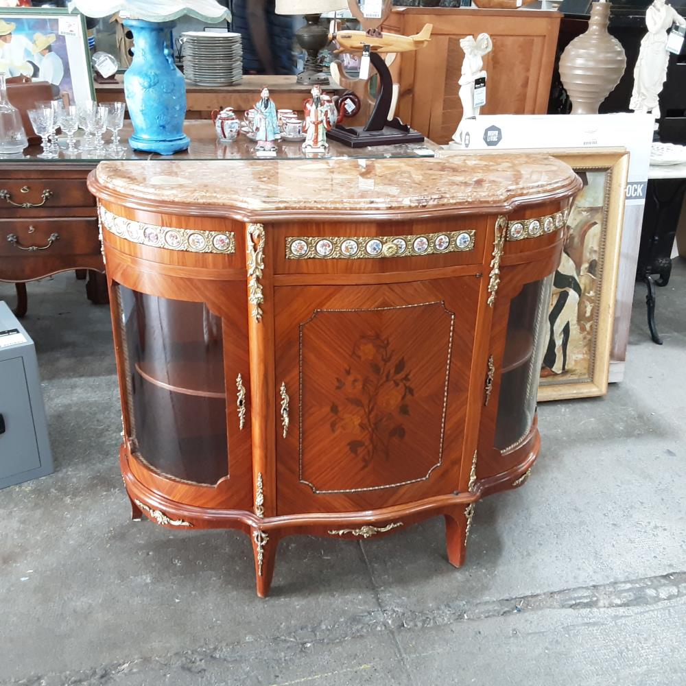 MEUBLE 3 PORTES 1 TIROIR DESSUS MARBRE 