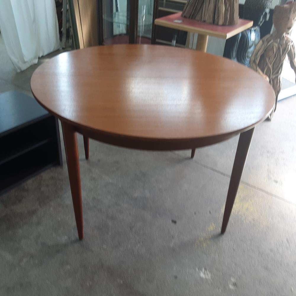 TABLE RONDE STYLE SCANDINAVE 