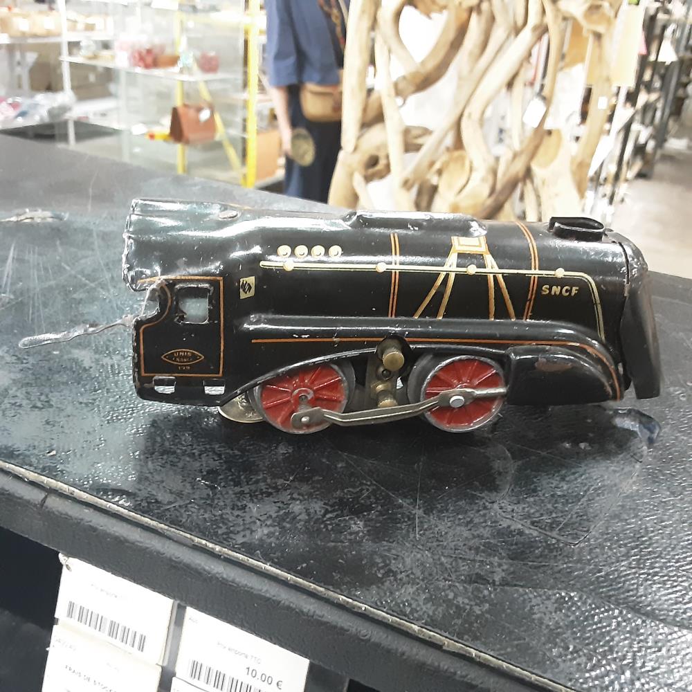 LOCOMOTIVE METAL ANCIENNE 