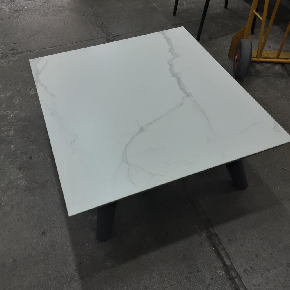 TABLE BASSE CARRE 