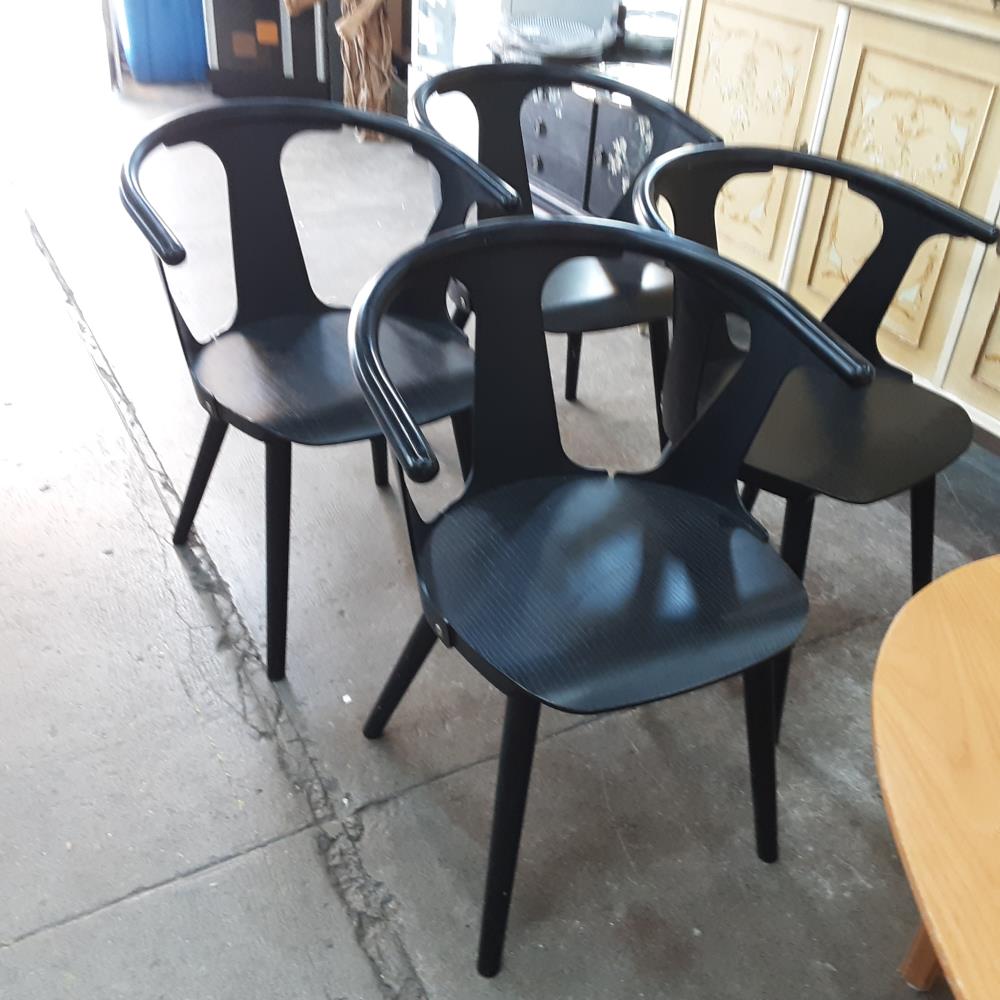 CHAISE NOIRE SCANDINAVE 