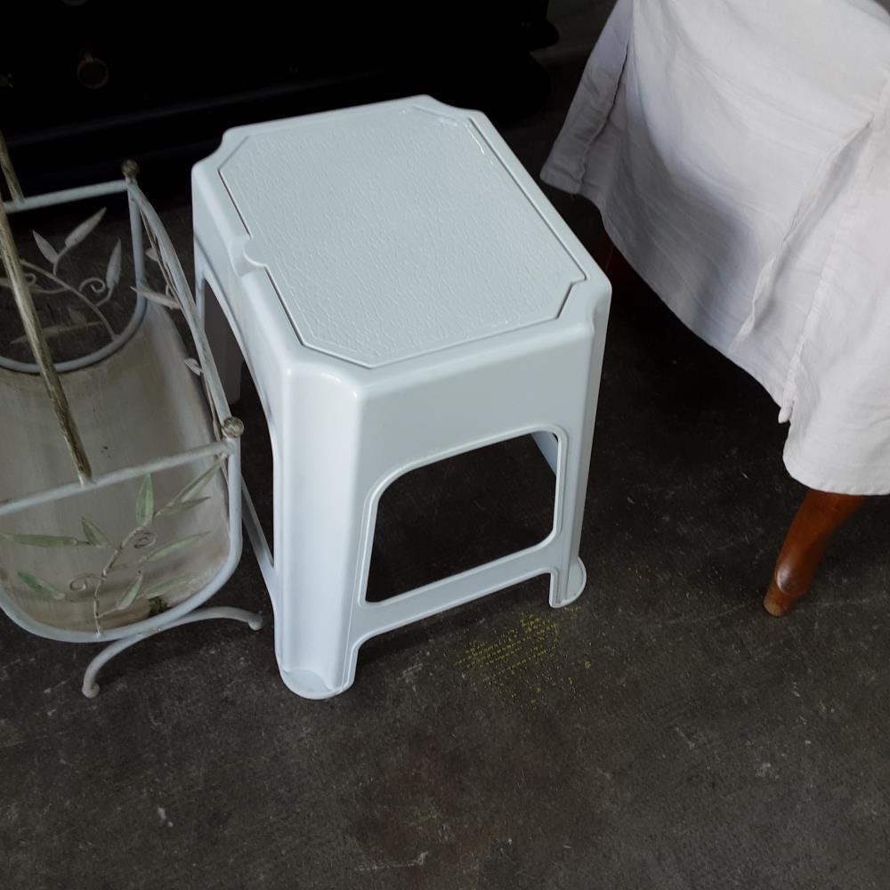 TABOURET BLANC 