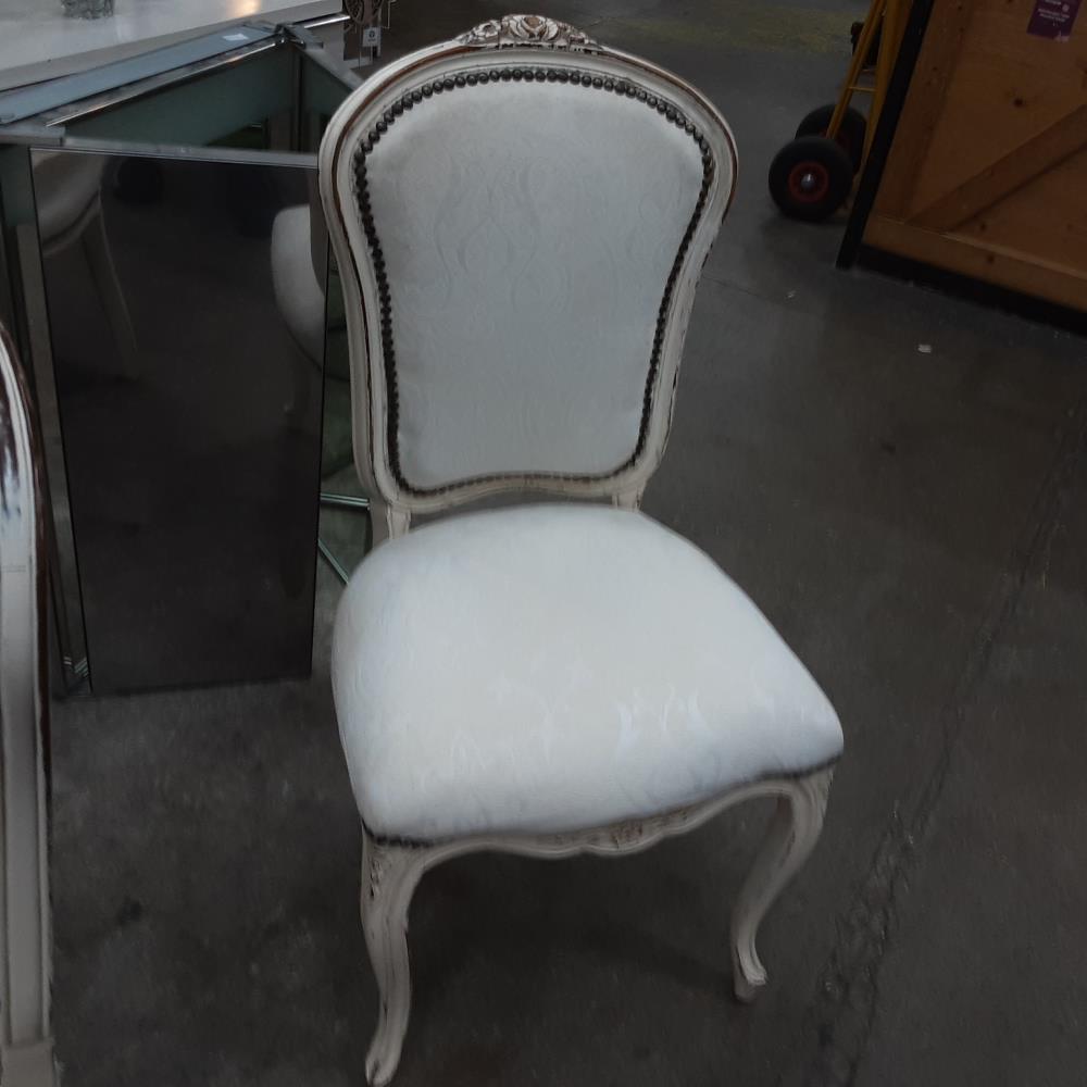 CHAISE BLANCHE 