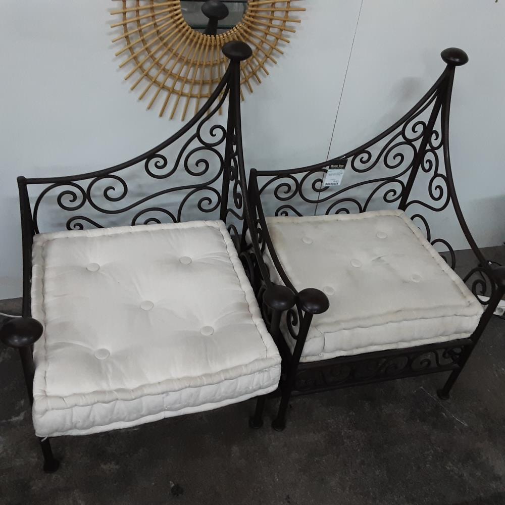 PAIRE DE CHAISE D'ANGLE FER FORGE AVEC COUSSINS