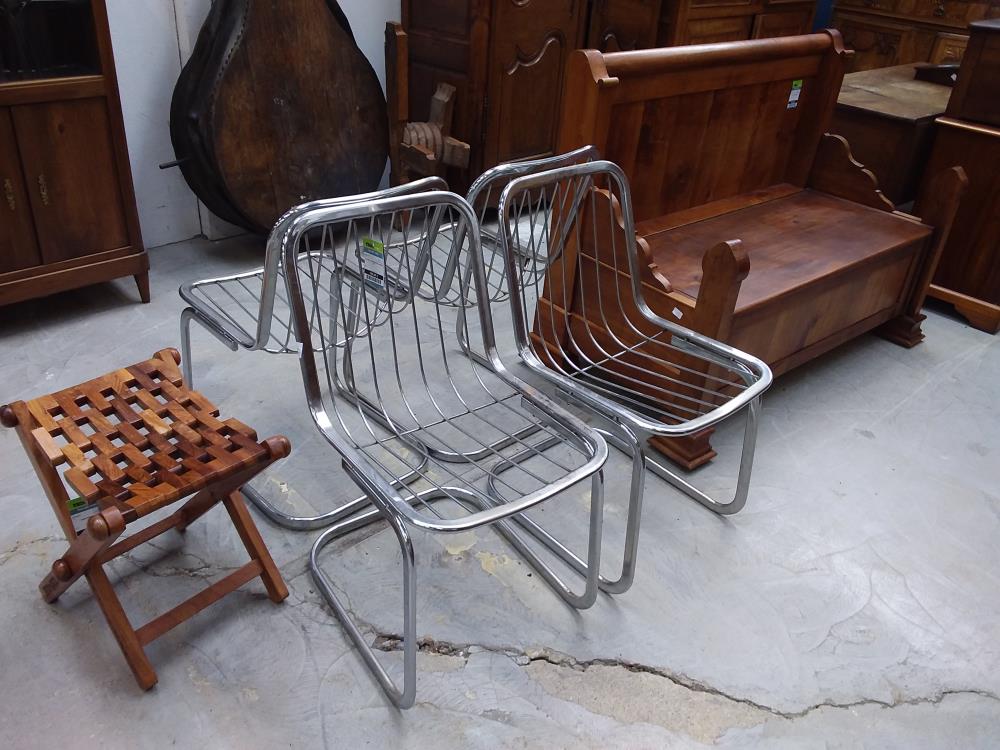 Lot de 4 chaises plexiglas 80s – Luckyfind