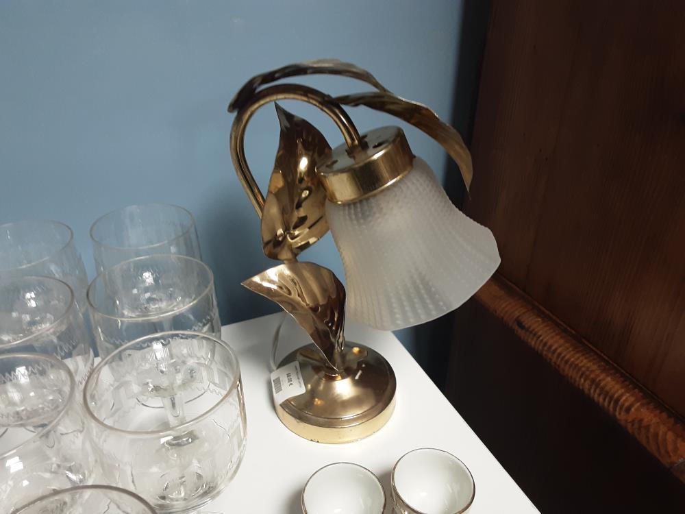 LAMPE FEUILLES LAITON