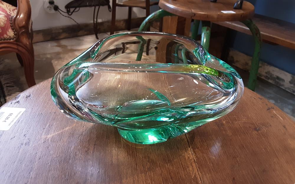 CENDRIER VERRE CLAIR VERT REFLETS VIOLET ET JAUNE