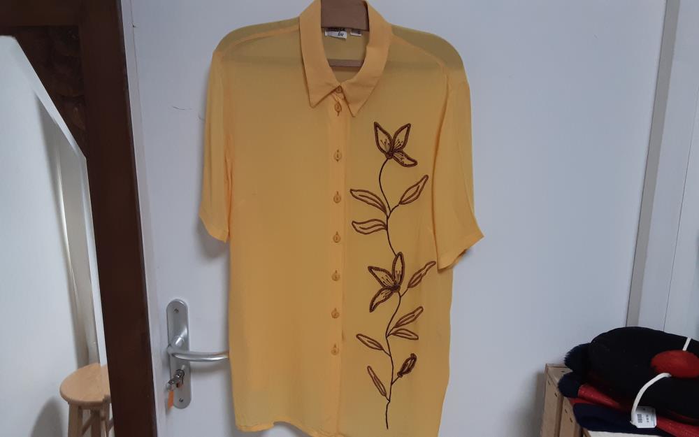 CHEMISE CREPE JAUNE FLEURS BRODEES