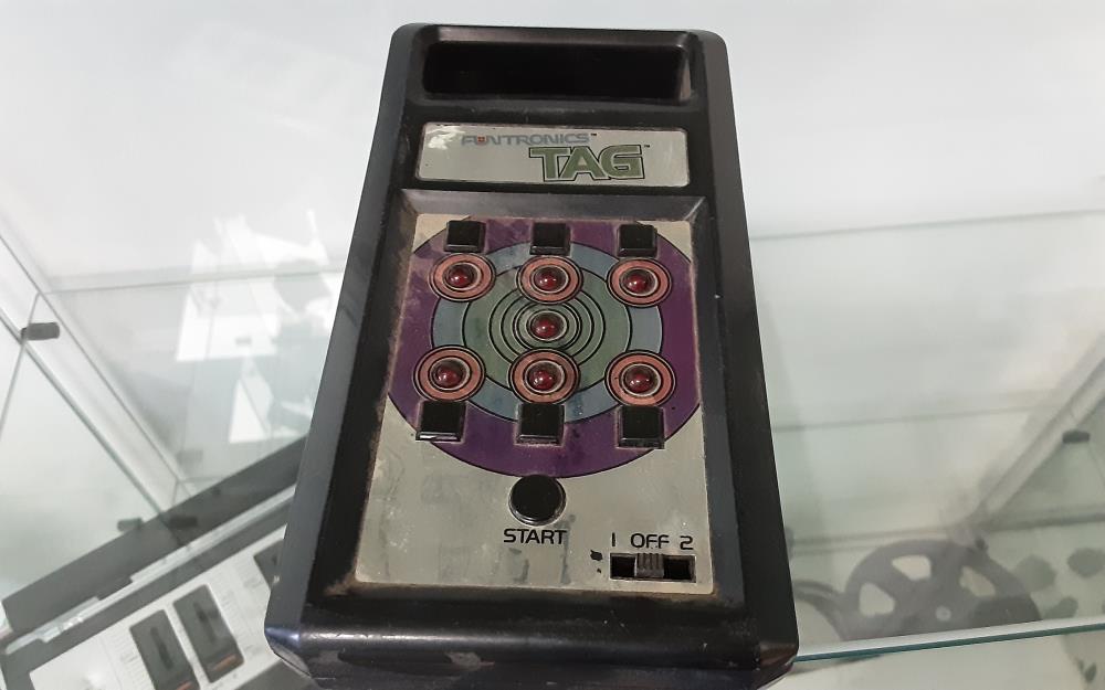 JEU ELECTRONIQUE VINTAGE FUNTRONICS TAG ETAT MOYEN