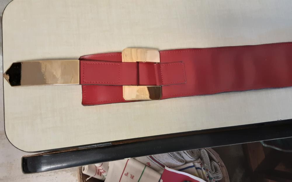 CEINTURE CUIR ROUGE 1980