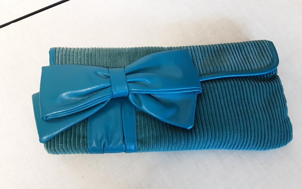 POCHETTE VELOURS COTELE NOEUD BLEU CANARD