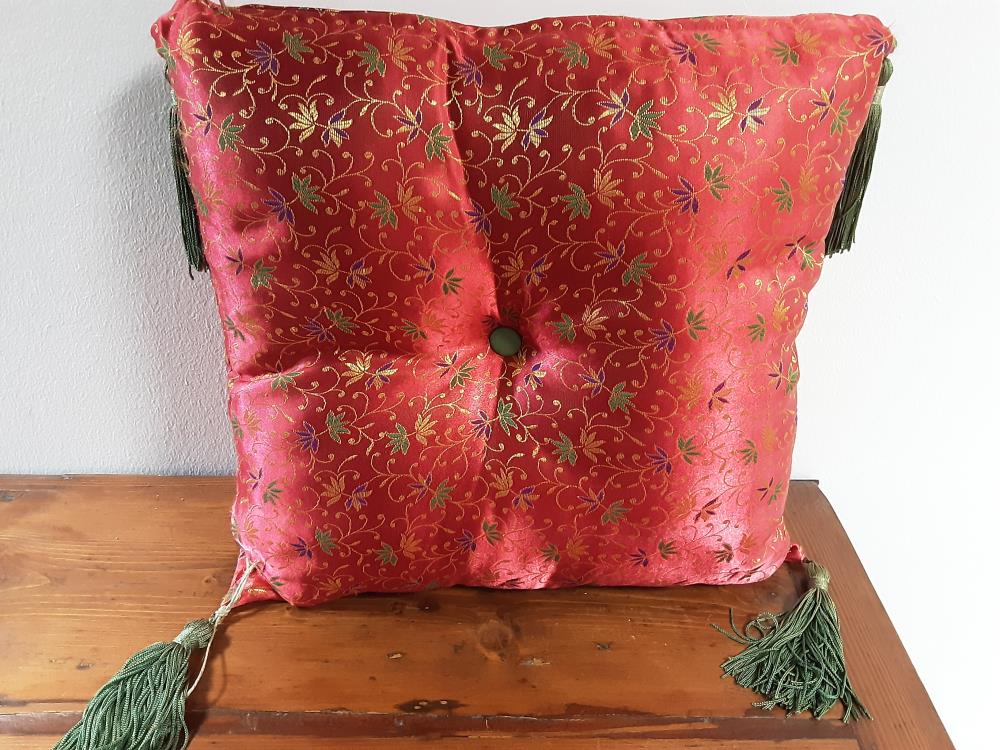 COUSSIN SATIN ROUGE