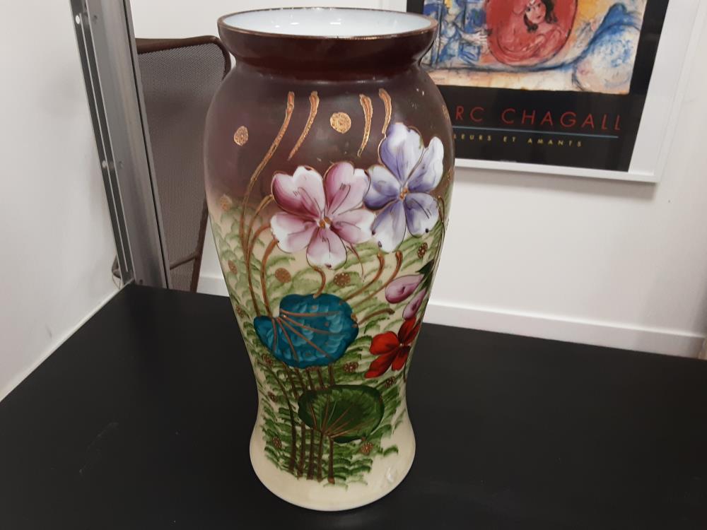 GRAND VASE OPALINE ÉMAILLÉE DÉBUT XX