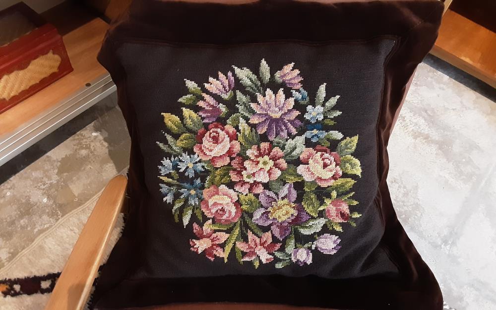 COUSSIN TAPISSERIE FLEURS