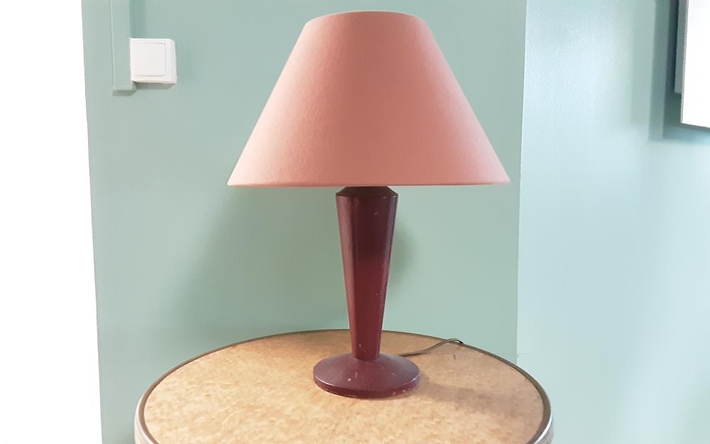 LAMPE DE SALON A POSER CUIR ROUGE TYPE ADNET