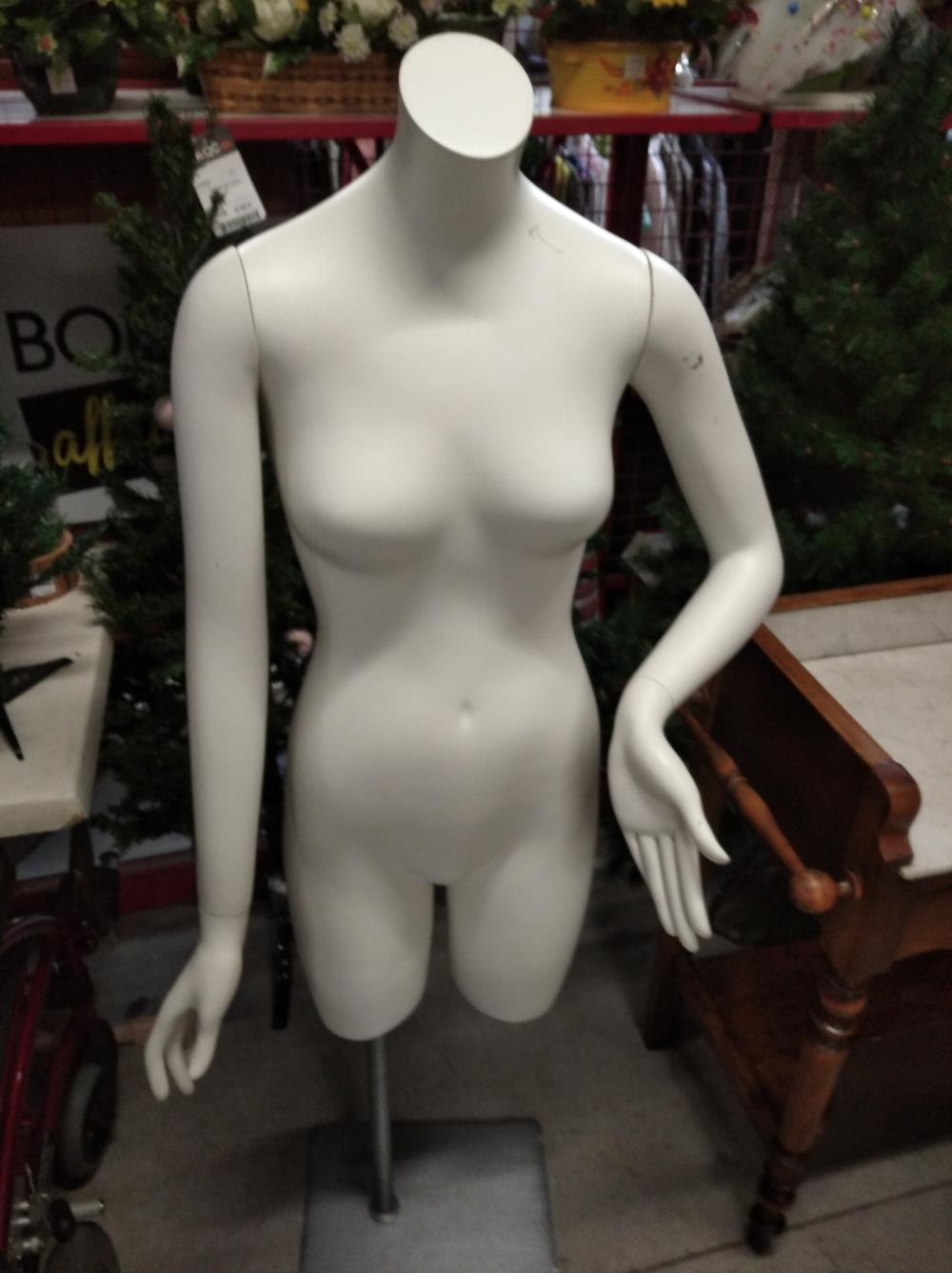 MANNEQUIN 