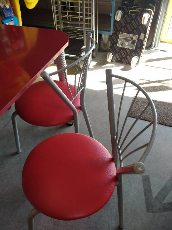 LOT 2 CHAISES ROUGE OU ORANGE 