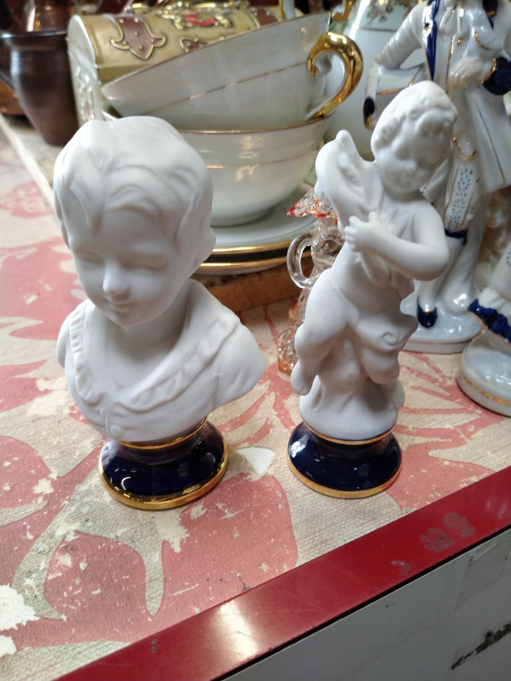 FIGURINE PORCELAINE