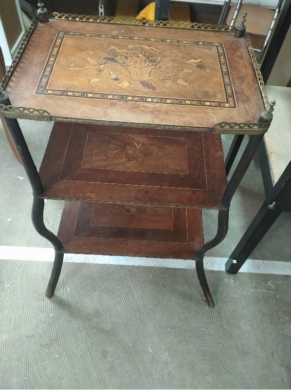 TABLE MARQUETERIE 