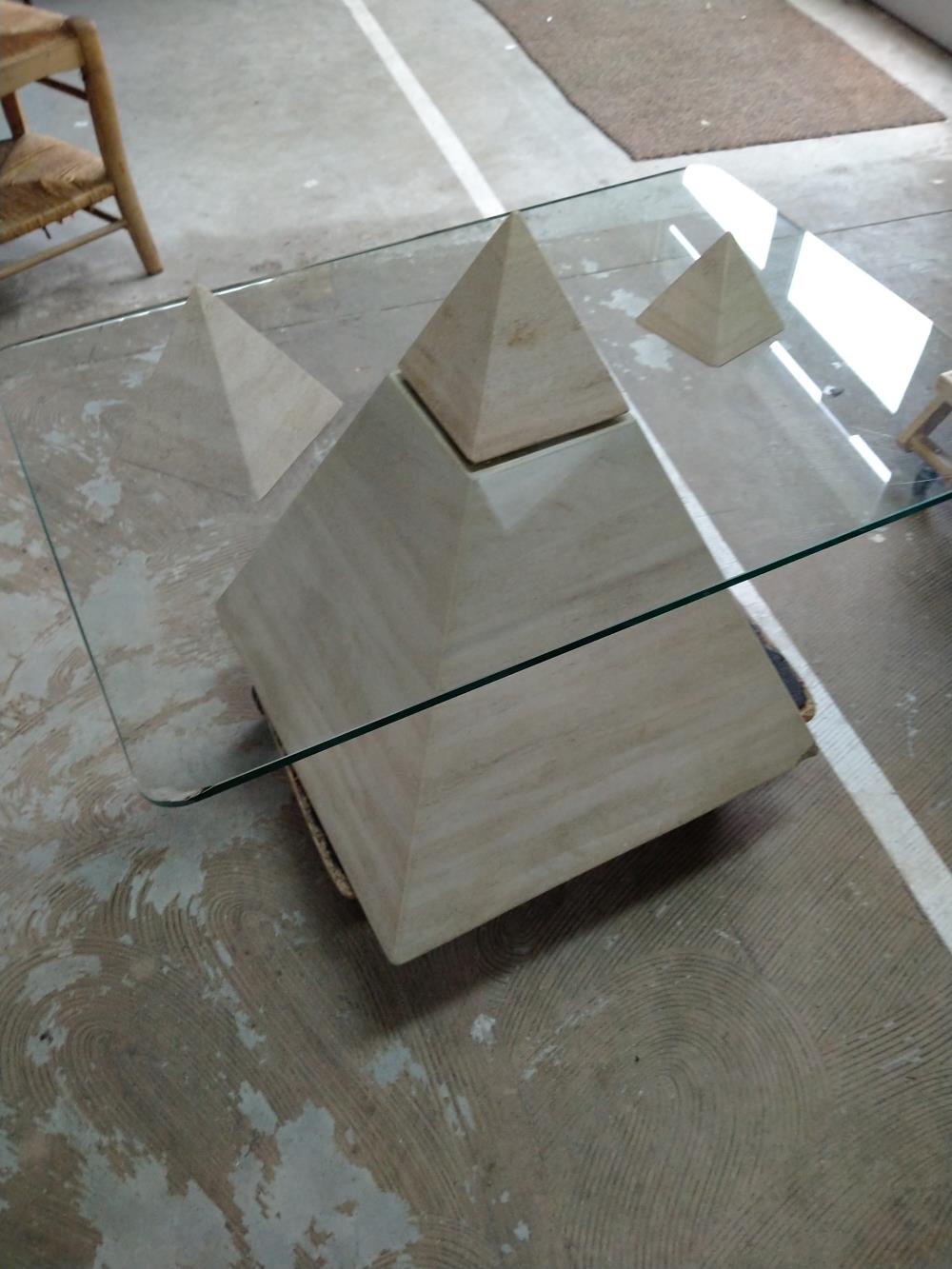 TABLE BASSE PYRAMIDE 