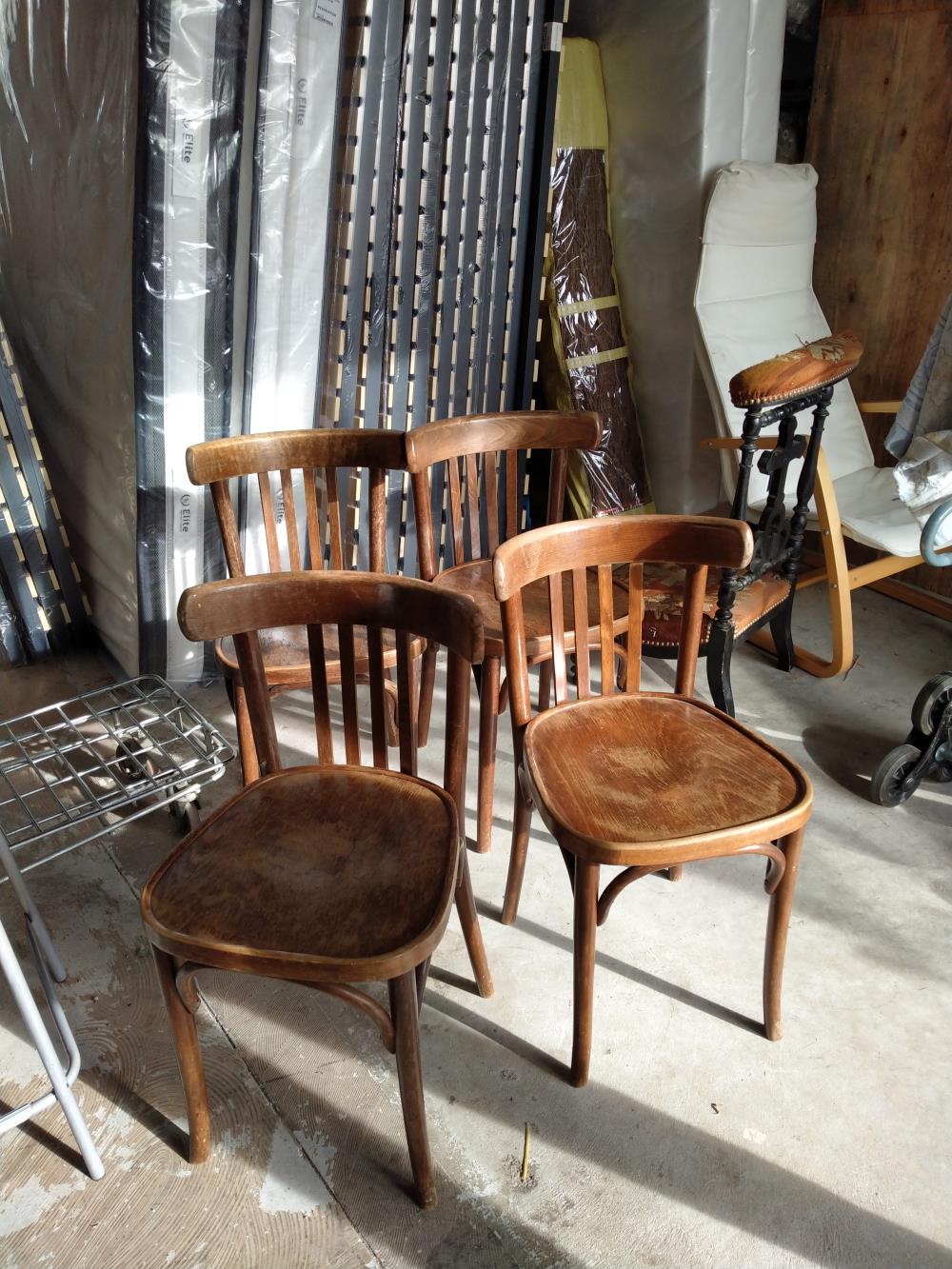 LOT DE 4 CHAISES ÉTAT 