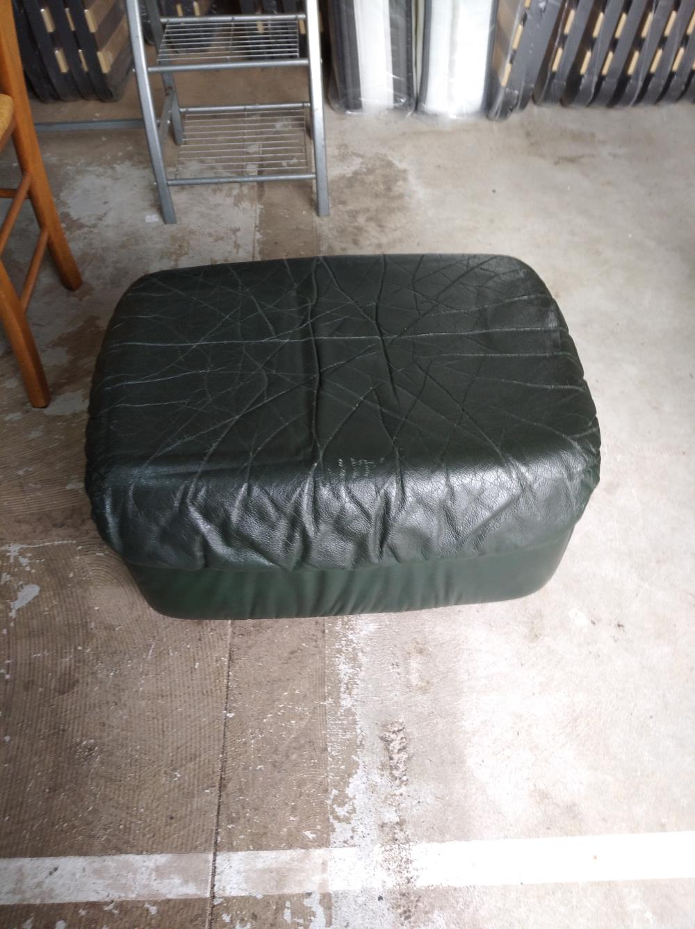 POUF CUIR VERT 