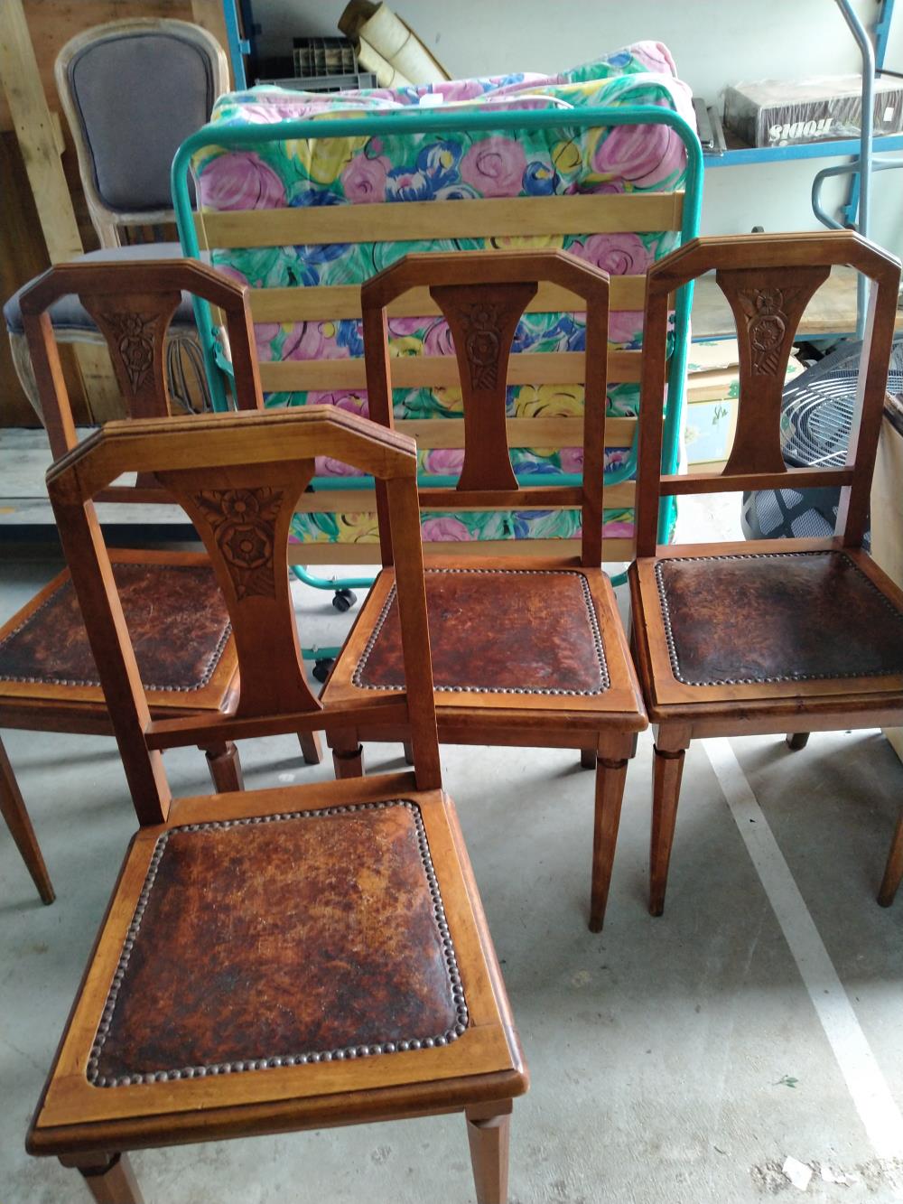 LOT 4 CHAISES VINTAGE BOIS/CUIR