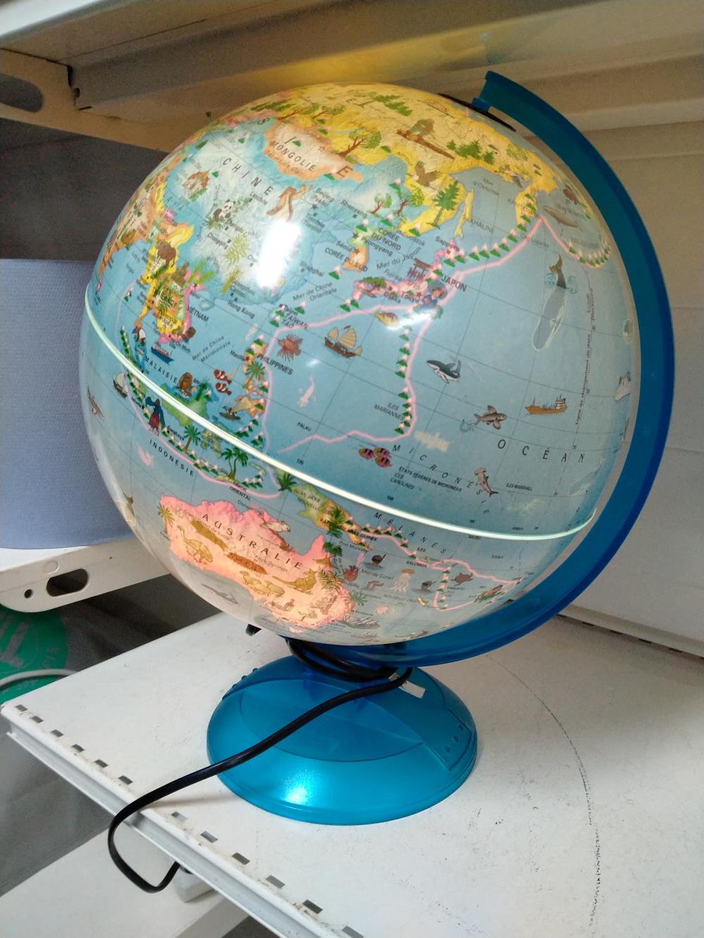 GLOBE LUMINEUX 