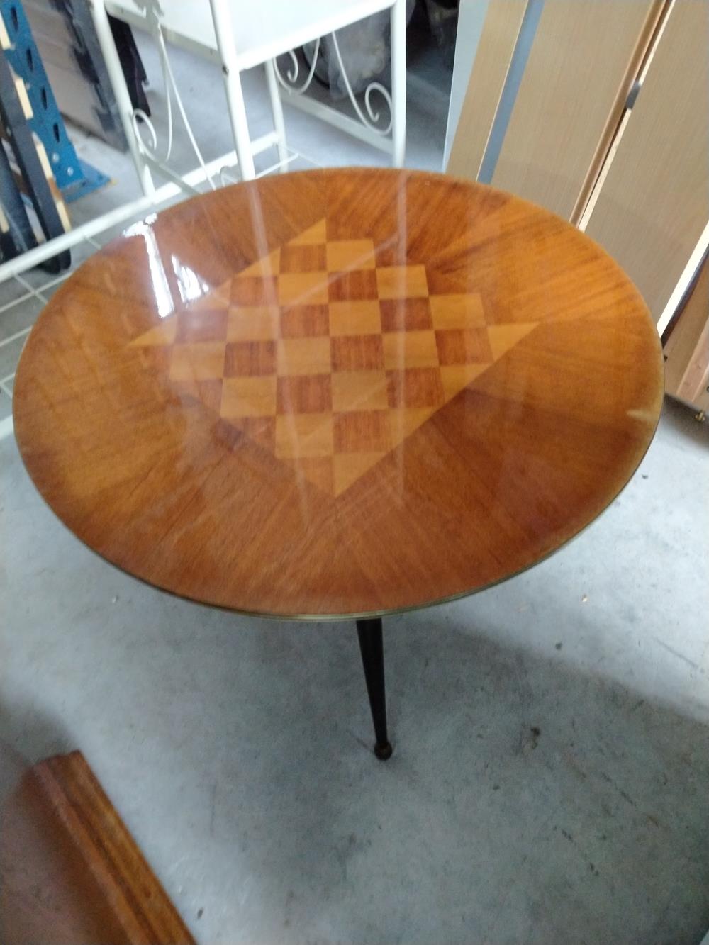 TABLE BASSE MARQUETÉE 