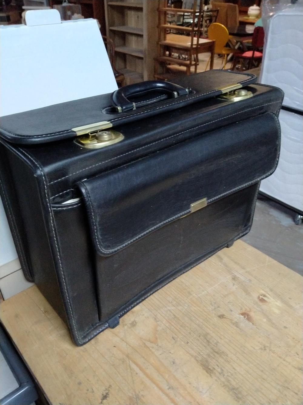 ATTACHÉ CASE