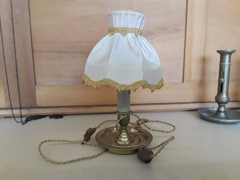 PETITE LAMPE EN LAITON MONTEE SUR CHANDELIER