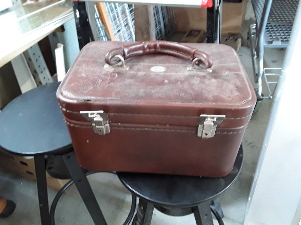 TROUSSE DE TOILETTE 
